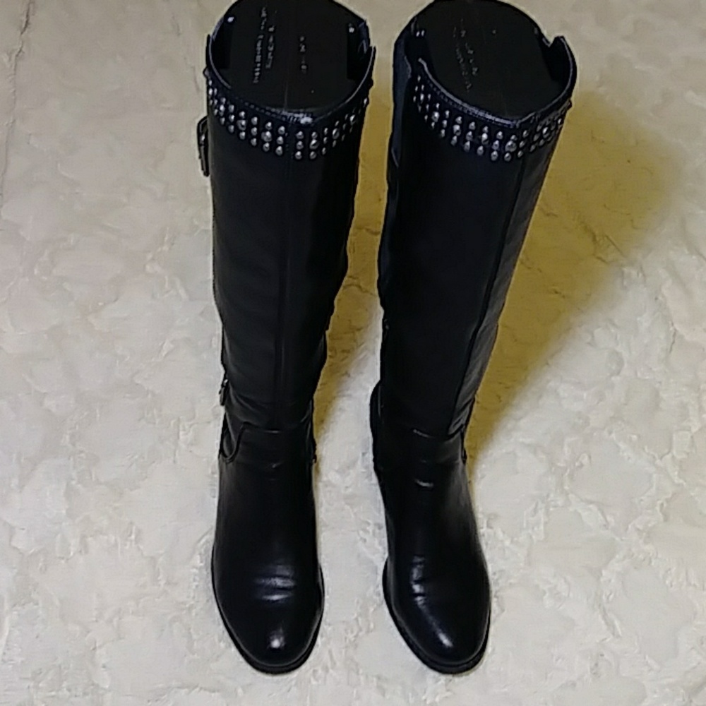 Jessica Simpson riding boot